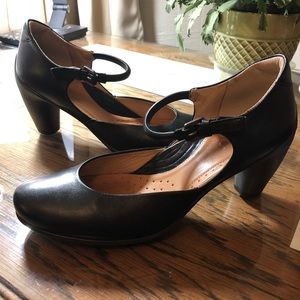 Darling Ecco heels
